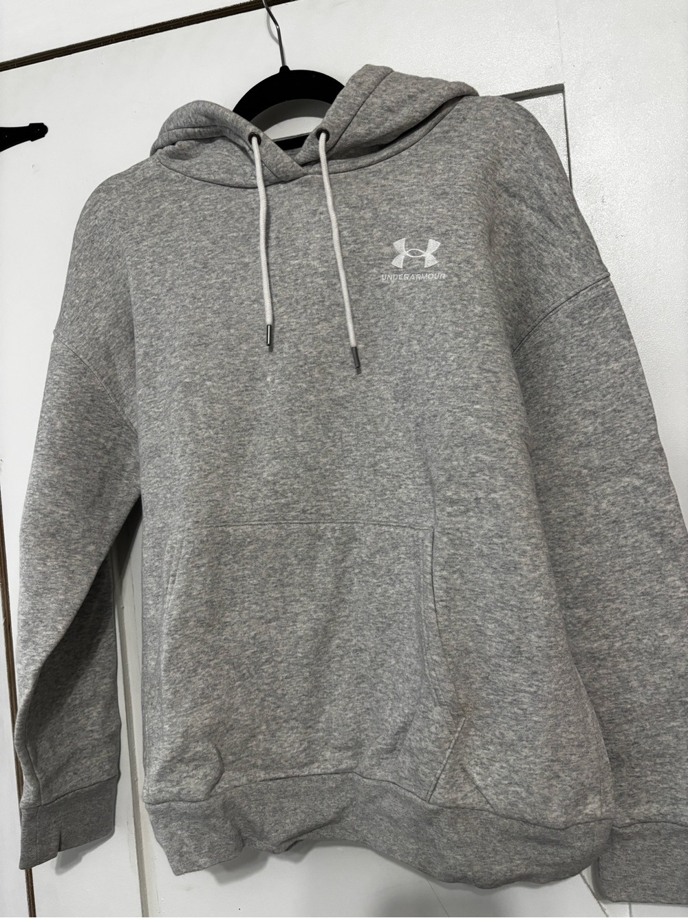 Under Armour women’s Gray Hooded Pullover Sweatshirt